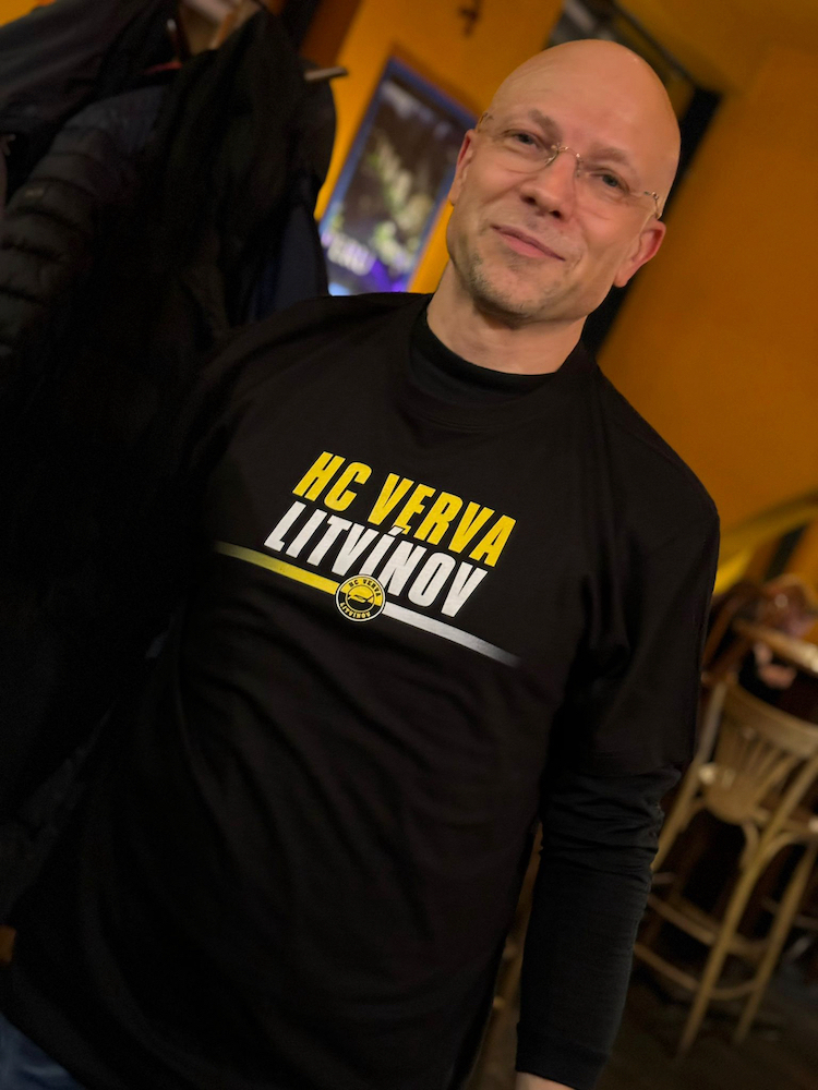 Obsah obrzku obleen, osoba, Lidsk tv, mu

Popis byl vytvoen automaticky