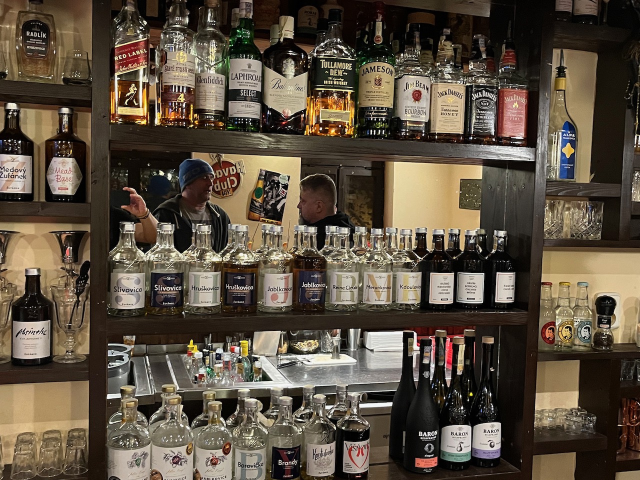 Obsah obrzku interir, npoj, Sklenn lhev, Prodejna alkoholu

Popis byl vytvoen automaticky