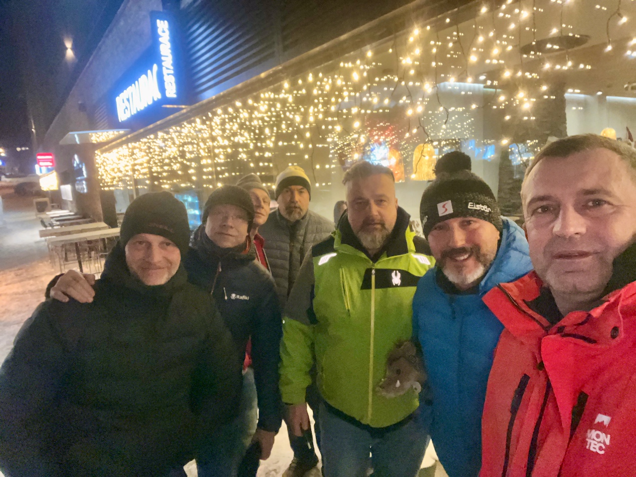 Obsah obrzku obleen, osoba, Lidsk tv, sako

Popis byl vytvoen automaticky