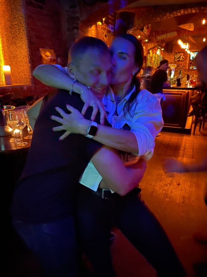 Obsah obrzku osoba, interir, dav

Popis byl vytvoen automaticky